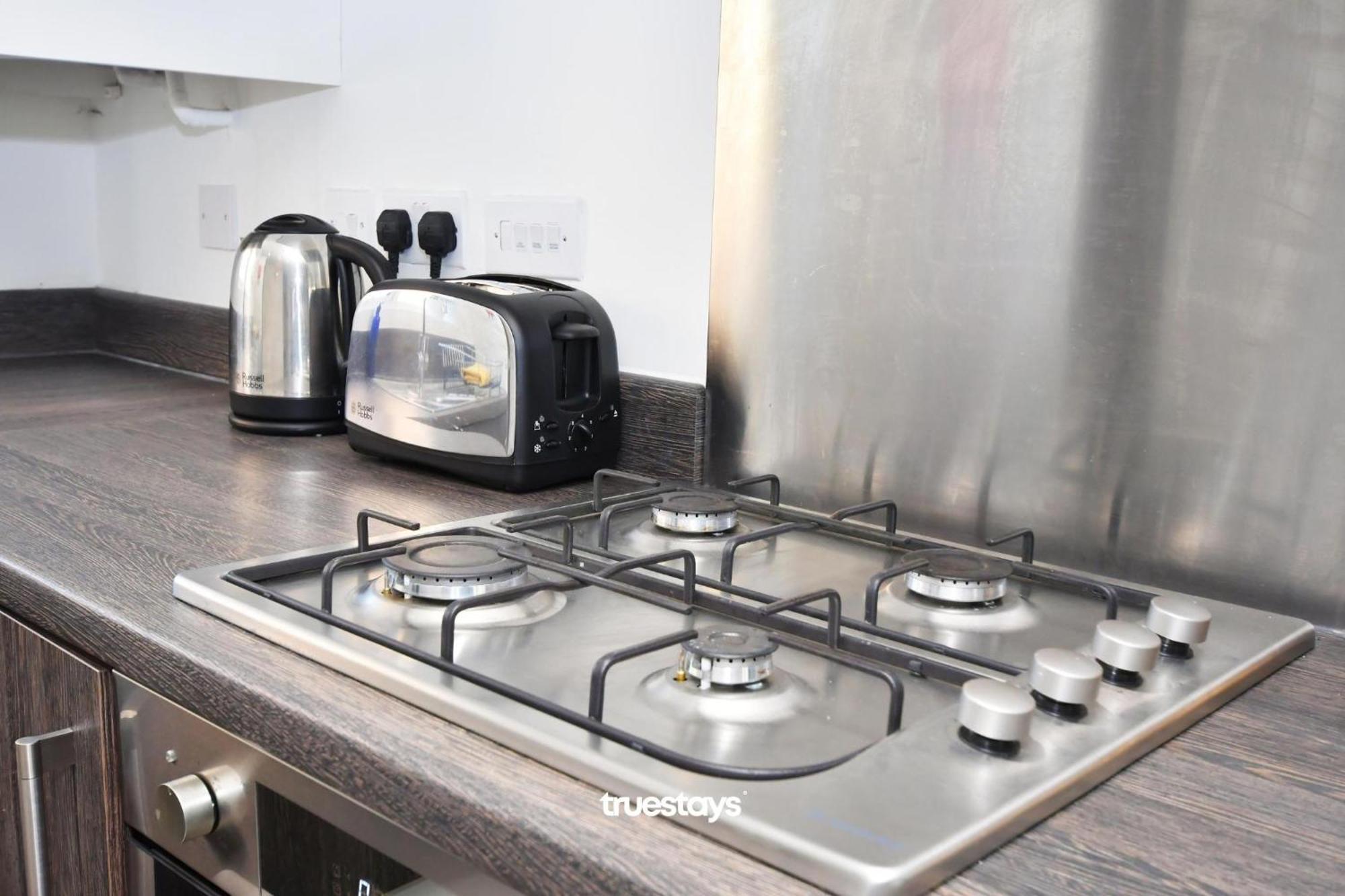Regal House By True Stays - 3 Bedroom House In Stoke-On-Trent Экстерьер фото