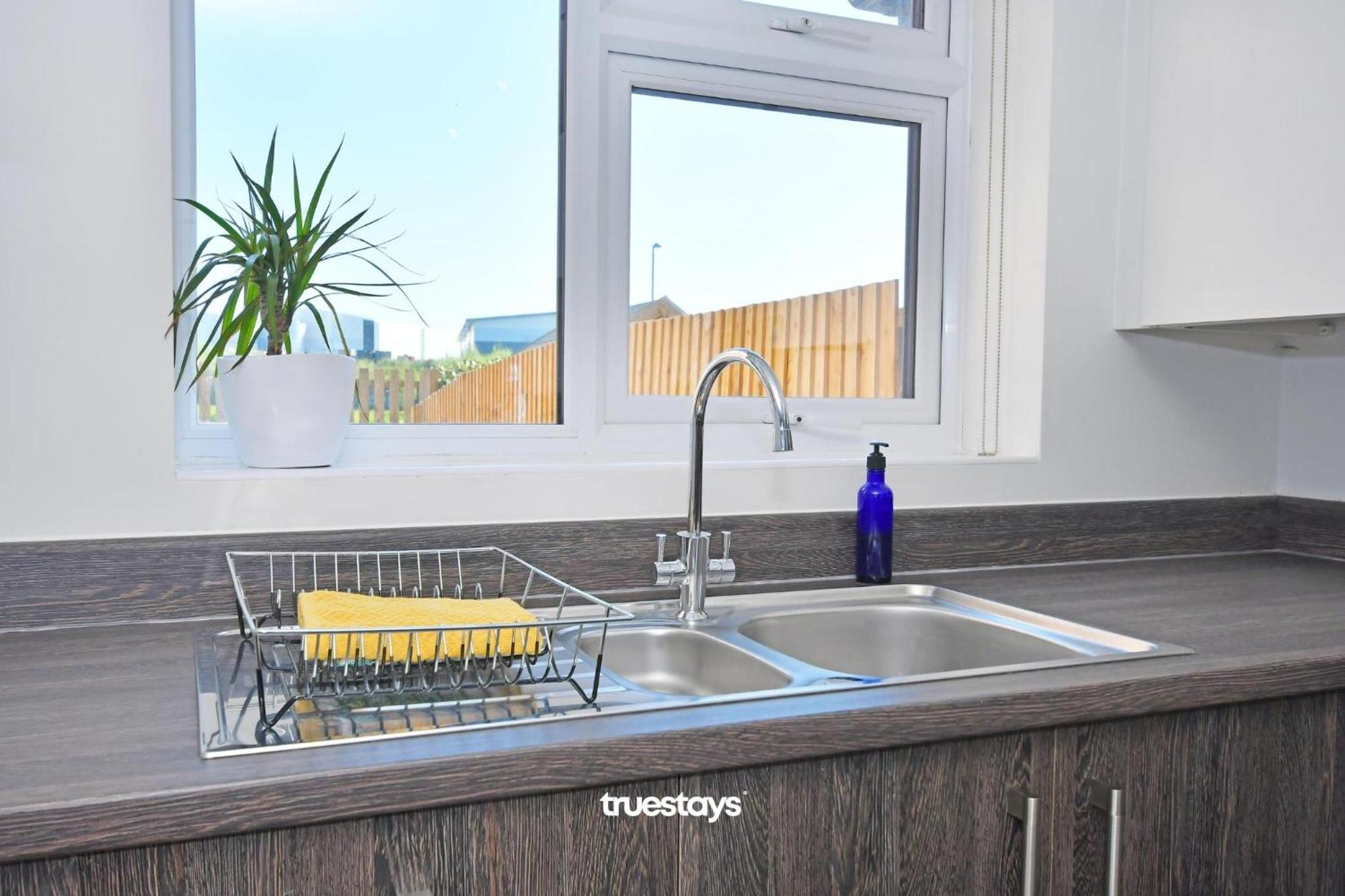 Regal House By True Stays - 3 Bedroom House In Stoke-On-Trent Экстерьер фото