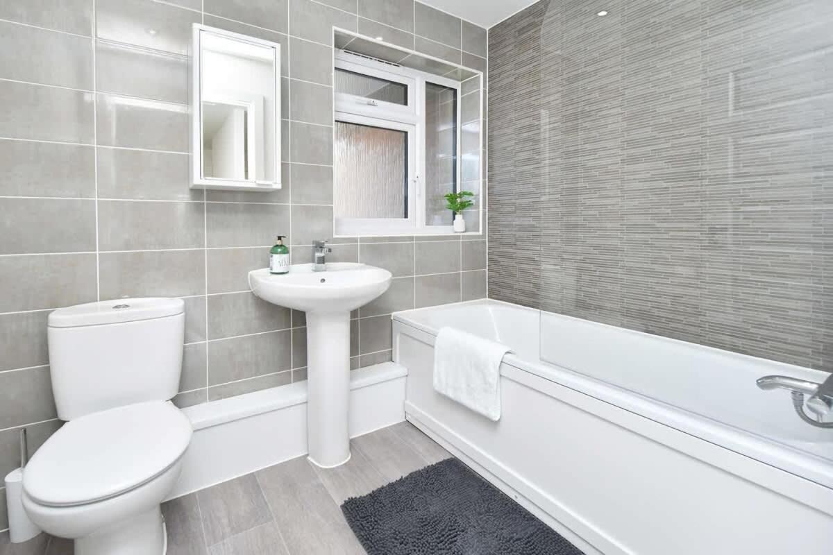 Regal House By True Stays - 3 Bedroom House In Stoke-On-Trent Экстерьер фото