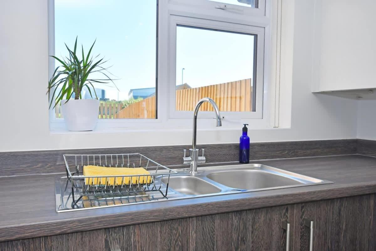 Regal House By True Stays - 3 Bedroom House In Stoke-On-Trent Экстерьер фото