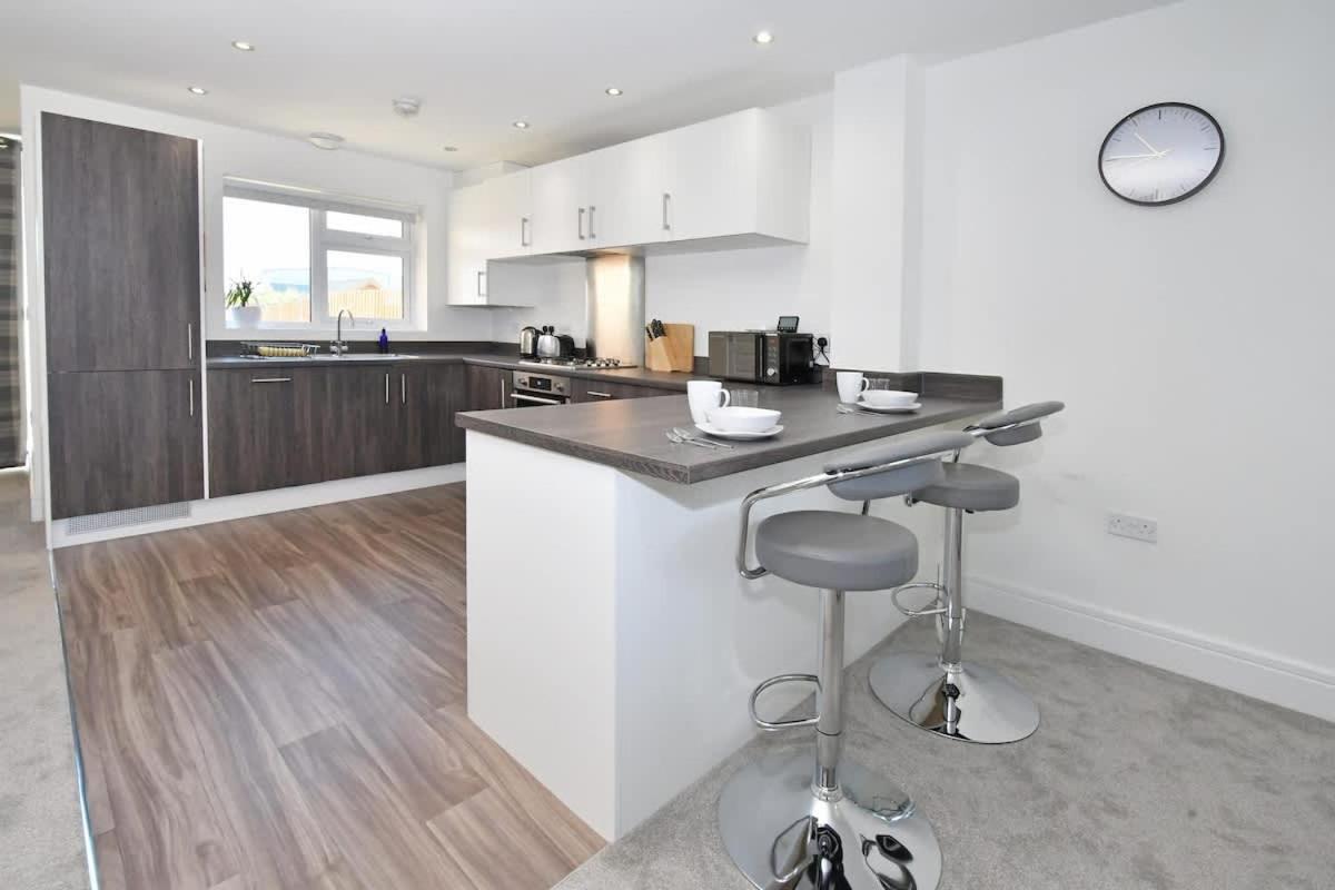 Regal House By True Stays - 3 Bedroom House In Stoke-On-Trent Экстерьер фото