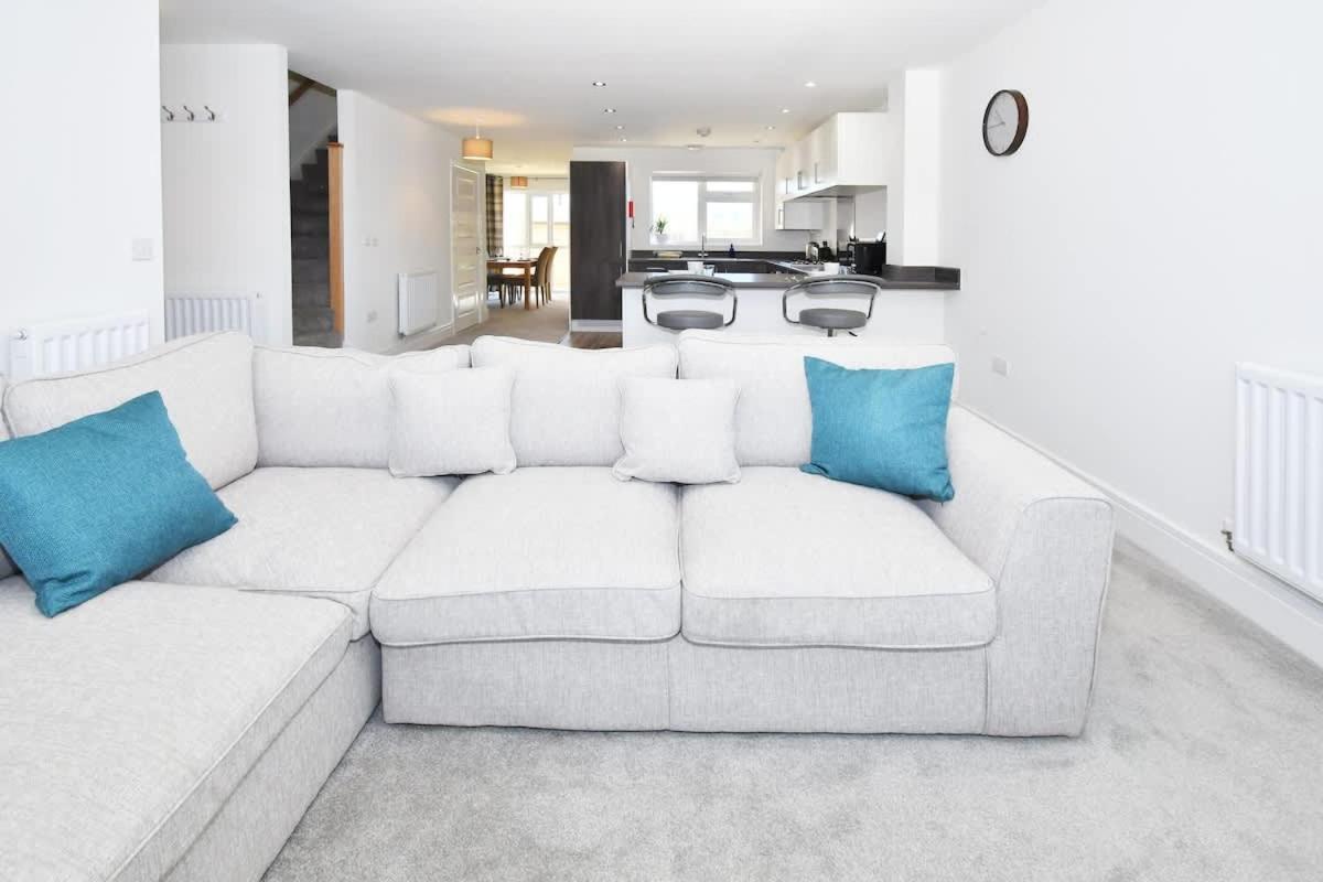 Regal House By True Stays - 3 Bedroom House In Stoke-On-Trent Экстерьер фото